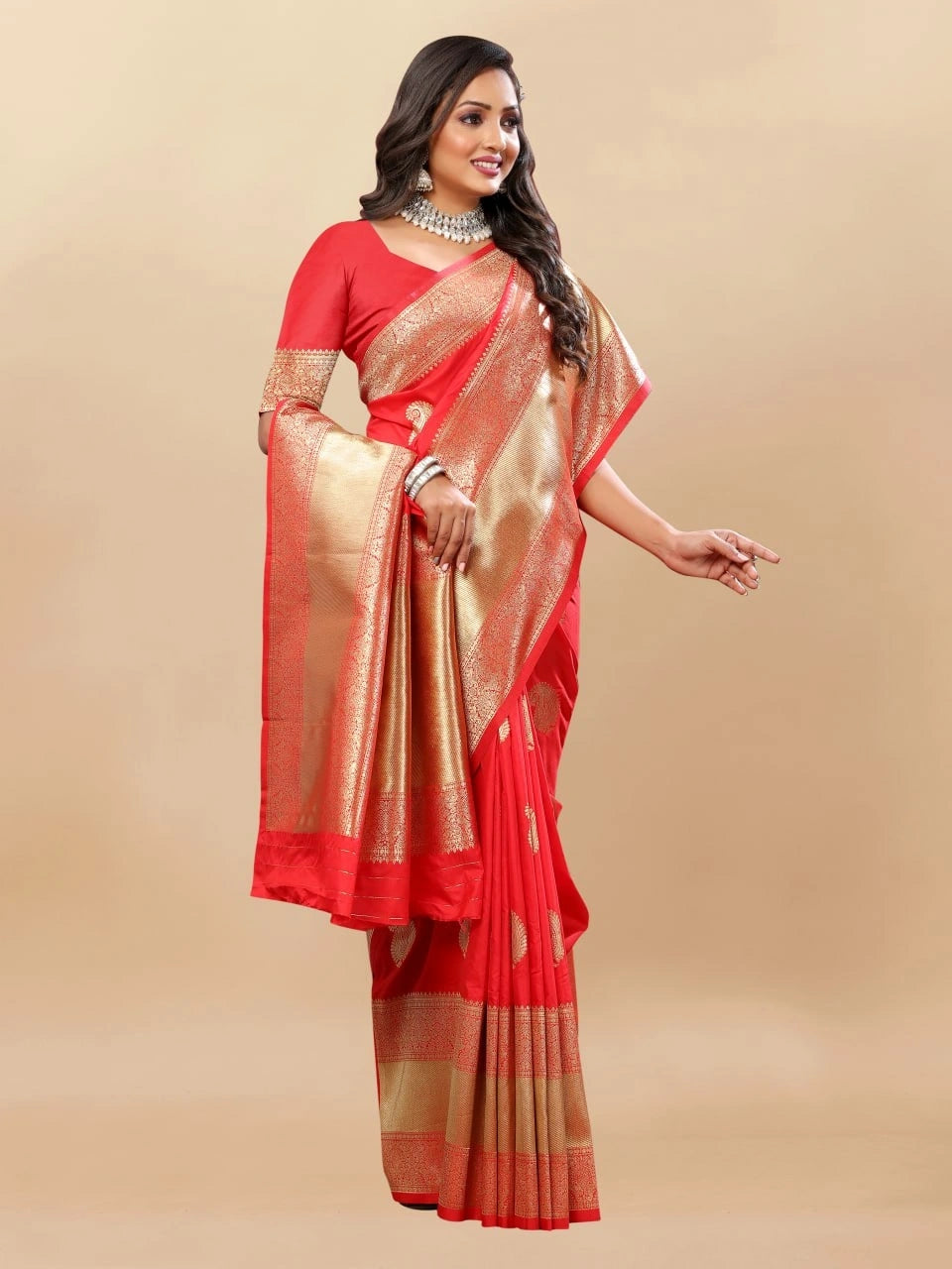 Soft Silk Saree with Rich Zari Weaving Pallu and Border