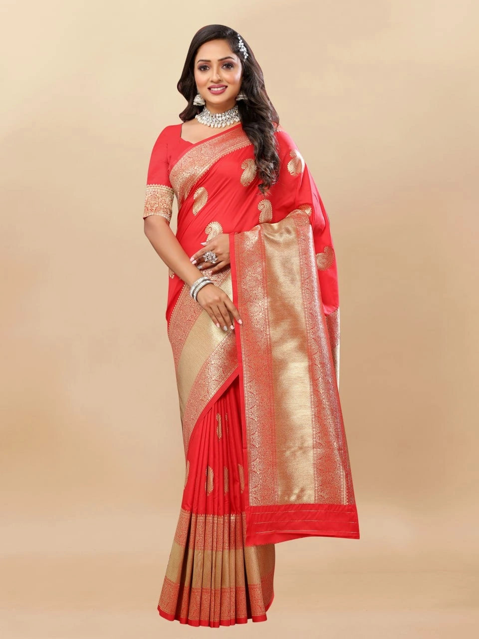 Soft Silk Saree with Rich Zari Weaving Pallu and Border