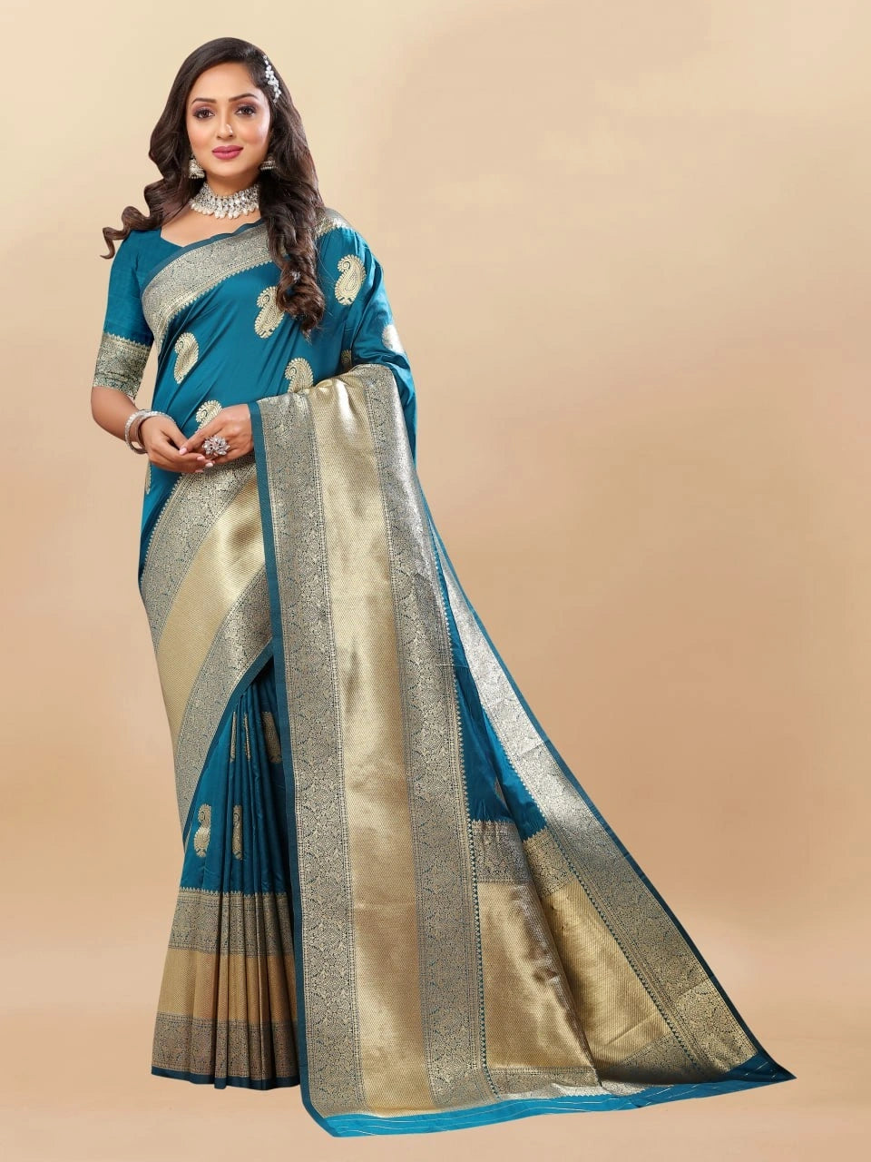 Soft Silk Saree with Rich Zari Weaving Pallu and Border