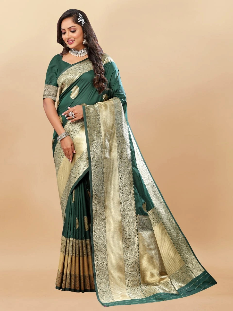 Soft Silk Saree with Rich Zari Weaving Pallu and Border