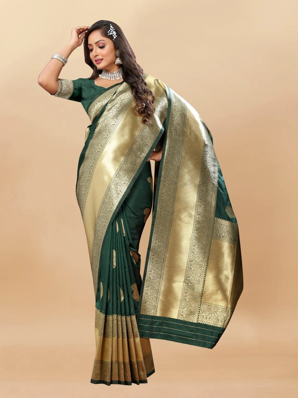 Soft Silk Saree with Rich Zari Weaving Pallu and Border