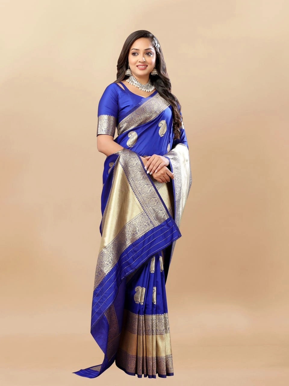 Soft Silk Saree with Rich Zari Weaving Pallu and Border