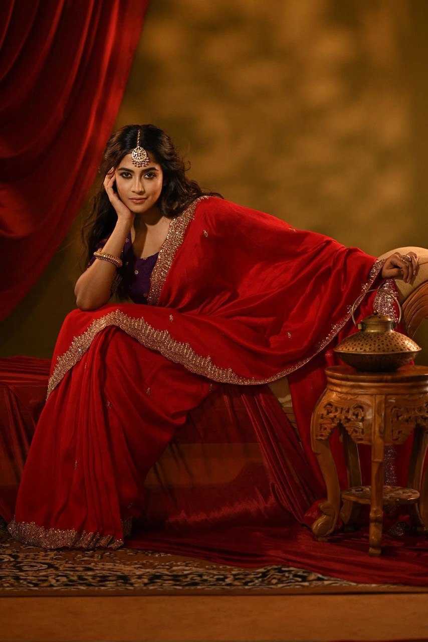 Red Georgette Saree With Golden Tunic Sequence Work