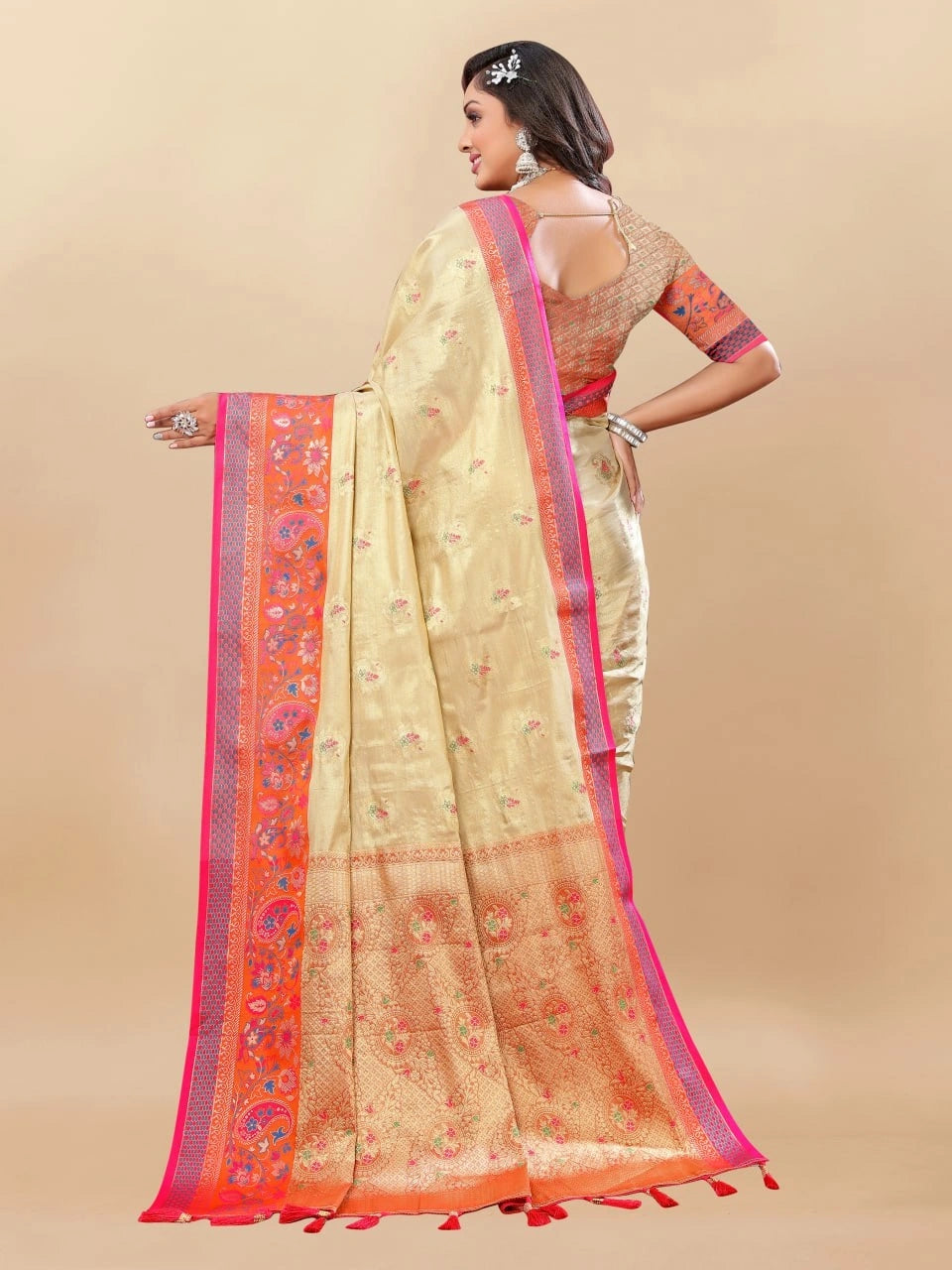 Soft Kanjivaram Silk Saree with Rich Zari Weaving and Tassel-Embellished Pallu